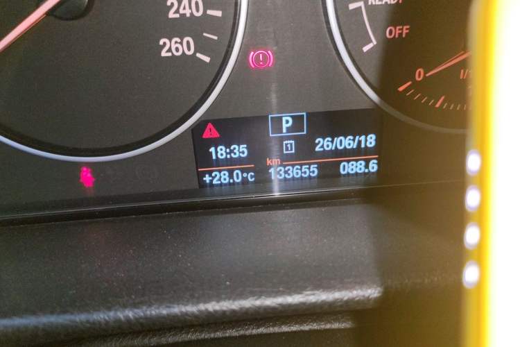 Used BMW 3 Series GT 2016 320i Fashion Model Odometer Close Up