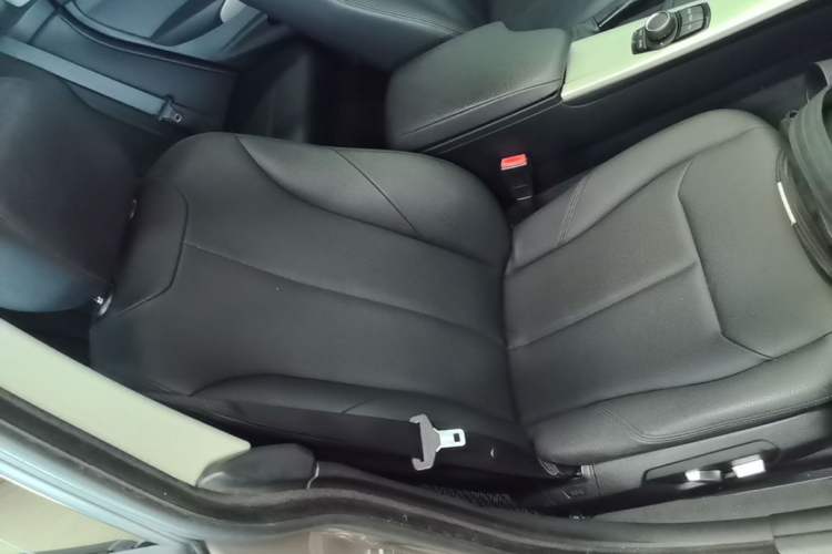 Used BMW 3 Series GT 2016 320i Fashion Model Right Front Seat