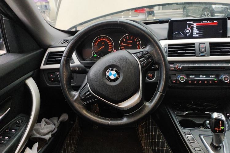 Used BMW 3 Series GT 2016 320i Fashion Model Steering Wheel