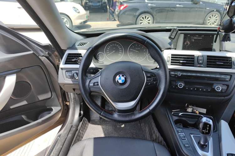 Used BMW 3 Series GT 2016 320i Fashion Model Steering Wheel