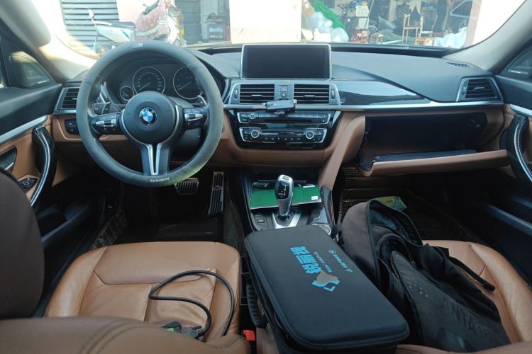 Used BMW 3 Series GT 2017 320i Luxury Design Package Center Console