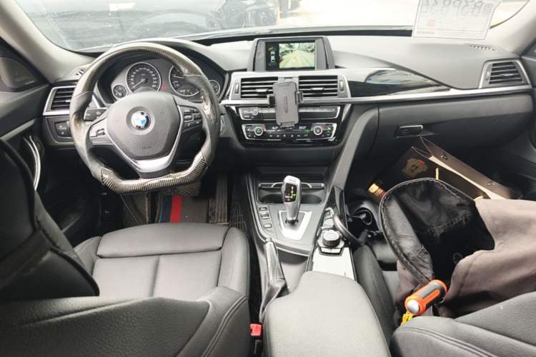 Used BMW 3 Series GT 2017 320i Luxury Design Package Center Console
