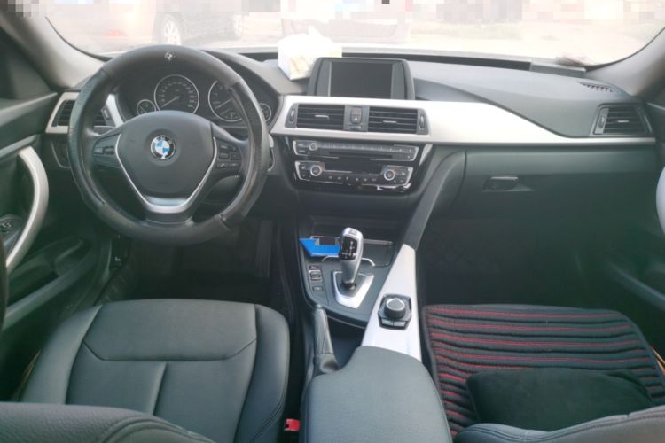 Used BMW 3 Series GT 2017 320i Sport Edition Center Console