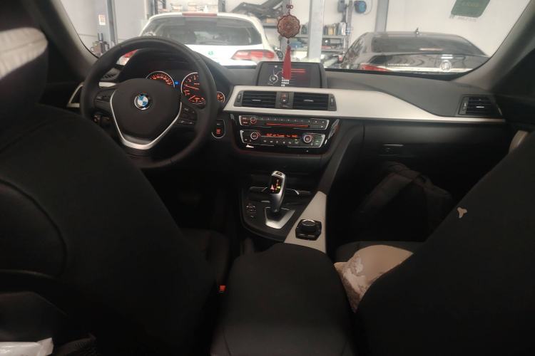 Used BMW 3 Series GT 2017 320i Sport Edition Center Console