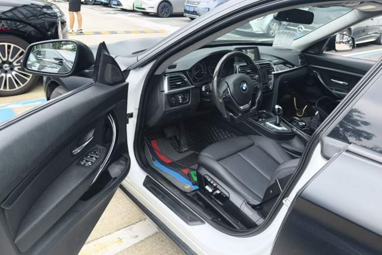 Used BMW 3 Series GT 2017 320i Luxury Design Package Driver Seat