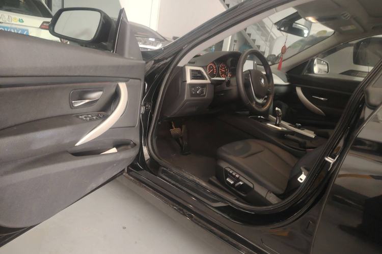 Used BMW 3 Series GT 2017 320i Sport Edition Driver Seat