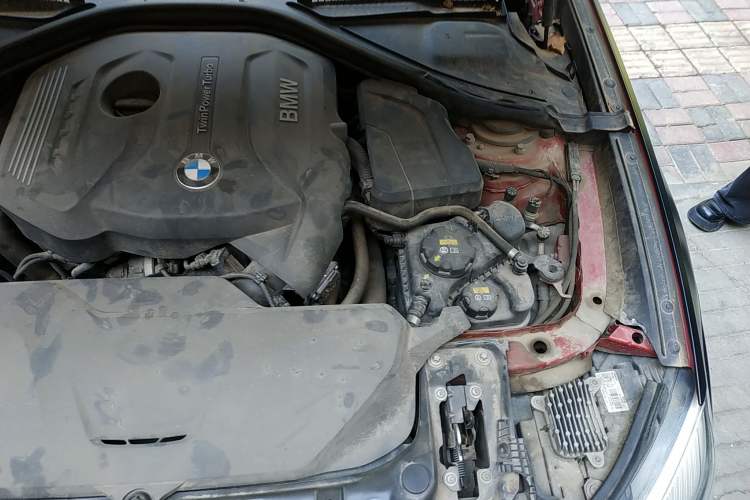 Used BMW 3 Series GT 2017 320i Sport Edition Engine Bay Left