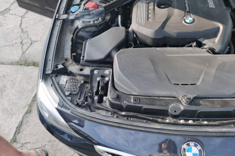 Used BMW 3 Series GT 2017 320i Sport Edition Engine Bay Right