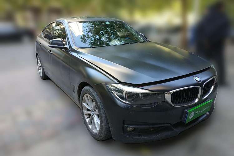 Used BMW 3 Series GT 2017 320i Sport Edition Front Right 45 Deg