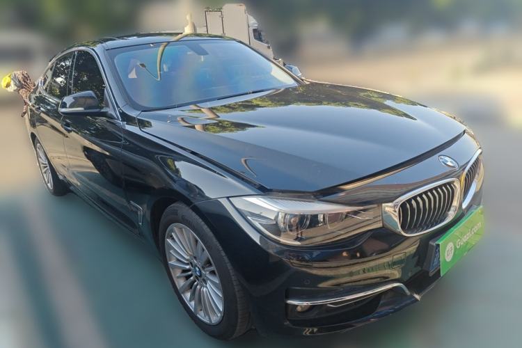 Used BMW 3 Series GT 2017 320i Luxury Design Package Front Right 45 Deg