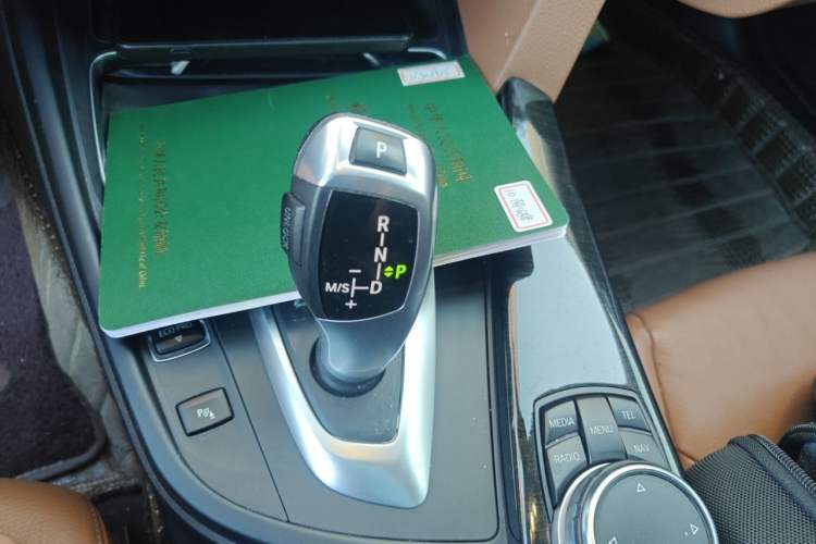 Used BMW 3 Series GT 2017 320i Luxury Design Package Gear Lever