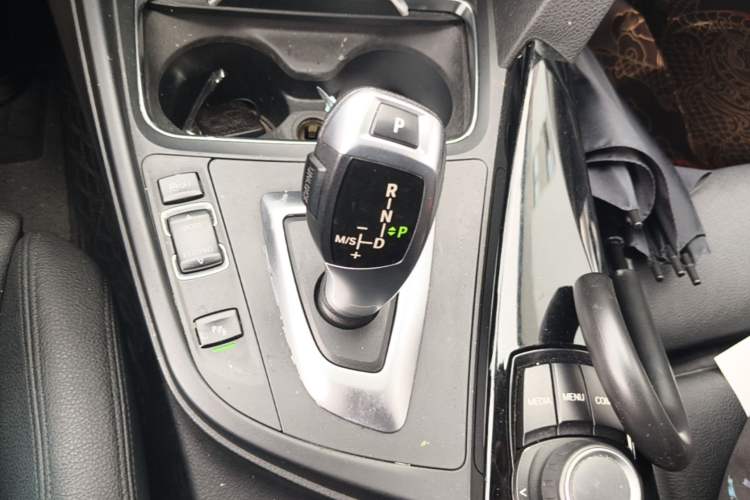 Used BMW 3 Series GT 2017 320i Luxury Design Package Gear Lever