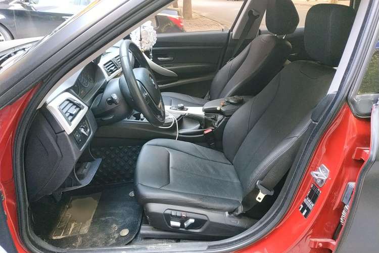 Used BMW 3 Series GT 2017 320i Sport Edition Left Front Seat