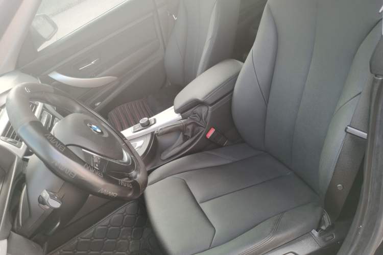 Used BMW 3 Series GT 2017 320i Sport Edition Left Front Seat