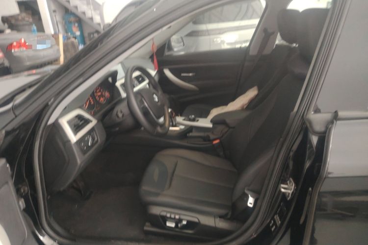 Used BMW 3 Series GT 2017 320i Sport Edition Left Front Seat