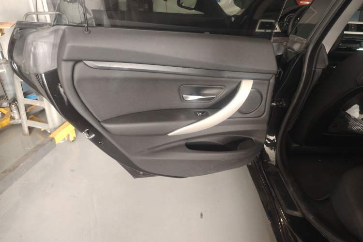 Used BMW 3 Series GT 2017 320i Sport Edition Left Rear Door Interior