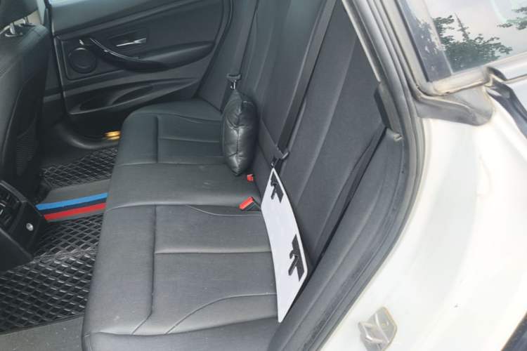 Used BMW 3 Series GT 2017 320i Luxury Design Package Left Rear Seat