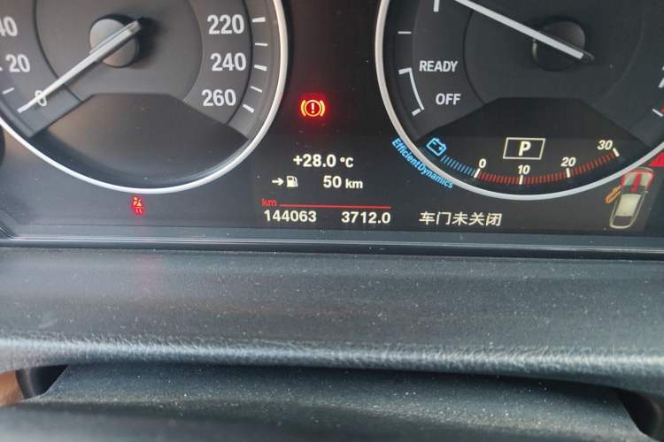 Used BMW 3 Series GT 2017 320i Luxury Design Package Odometer Close Up