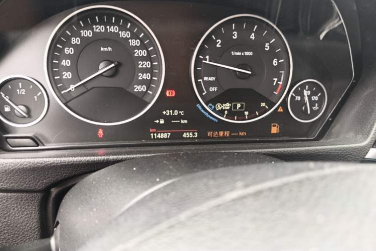 Used BMW 3 Series GT 2017 320i Luxury Design Package Odometer Close Up