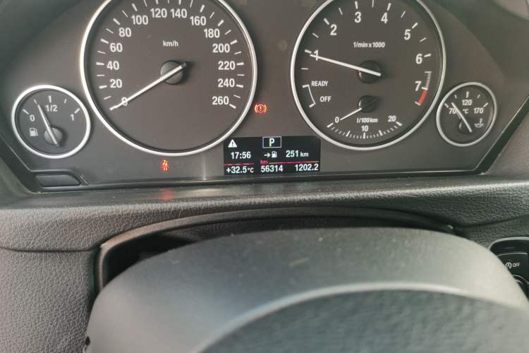 Used BMW 3 Series GT 2017 320i Sport Edition Odometer Close Up