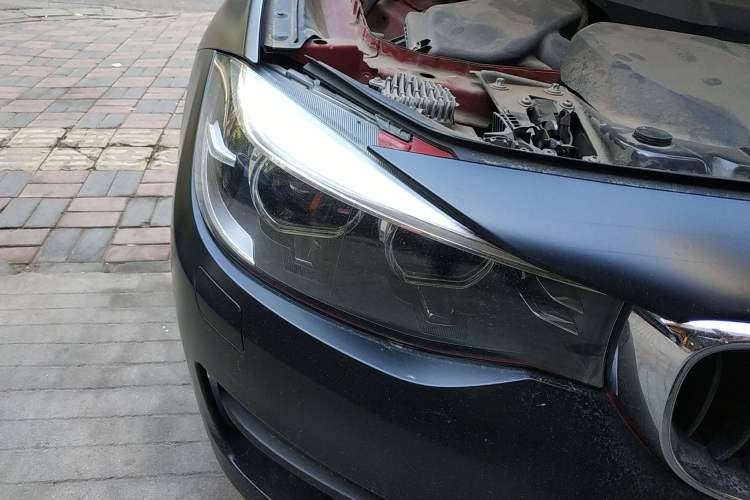 Used BMW 3 Series GT 2017 320i Sport Edition Right Front Headlight
