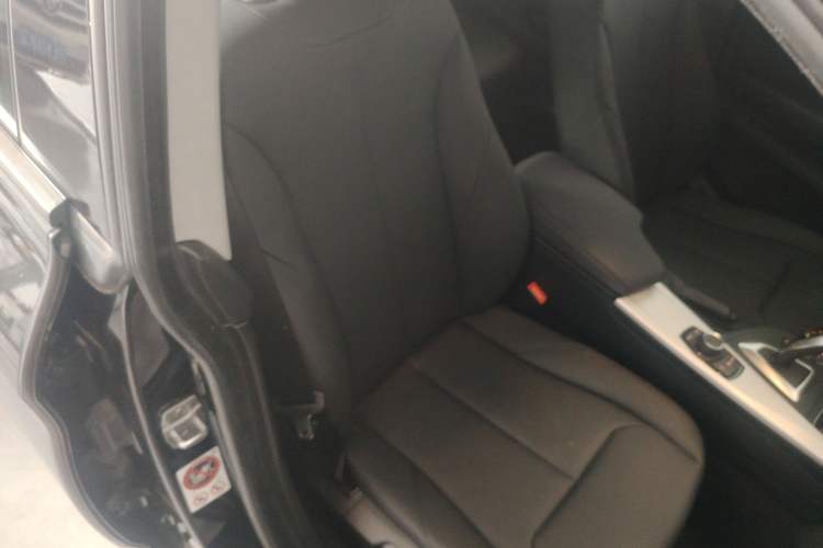 Used BMW 3 Series GT 2017 320i Sport Edition Right Front Seat