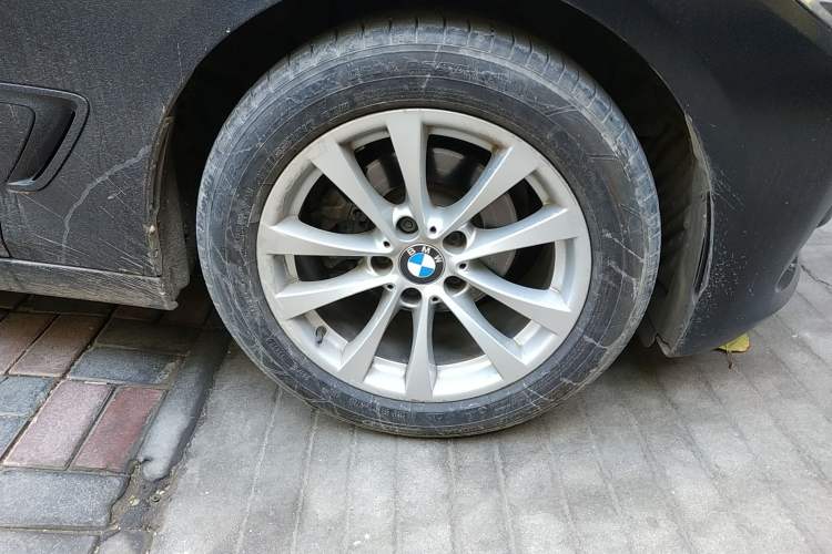 Used BMW 3 Series GT 2017 320i Sport Edition Right Front Wheel Hub