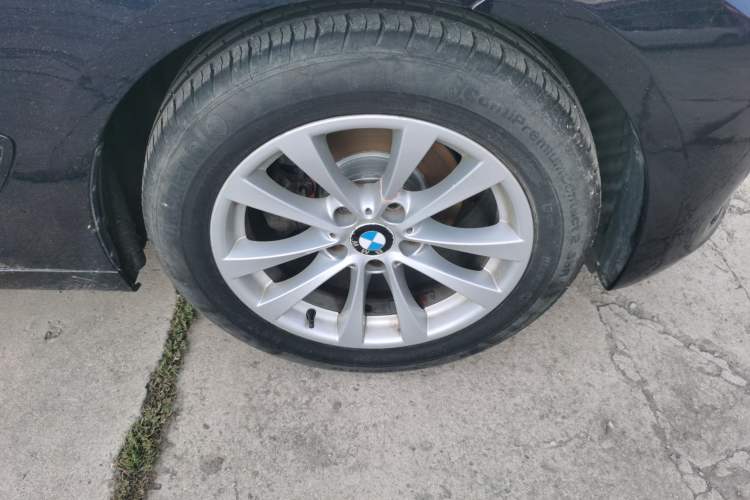 Used BMW 3 Series GT 2017 320i Sport Edition Right Front Wheel Hub