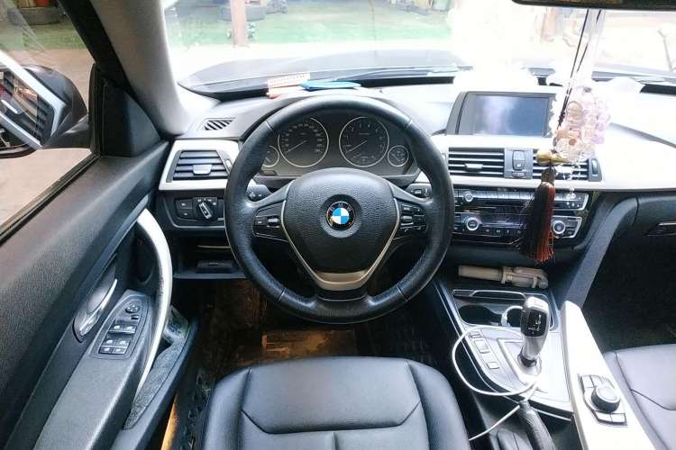 Used BMW 3 Series GT 2017 320i Sport Edition Steering Wheel