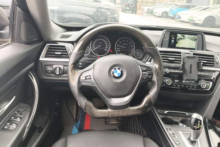 Used BMW 3 Series GT 2017 320i Luxury Design Package Steering Wheel