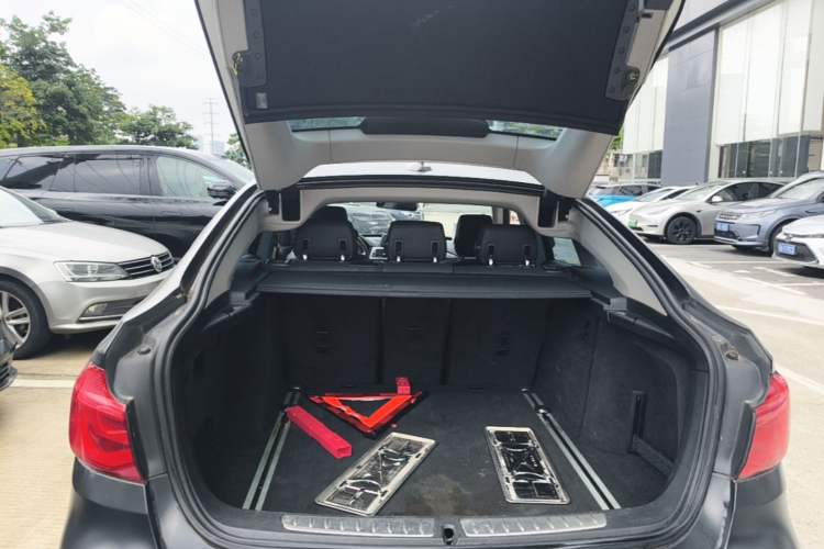 Used BMW 3 Series GT 2017 320i Luxury Design Package Trunk