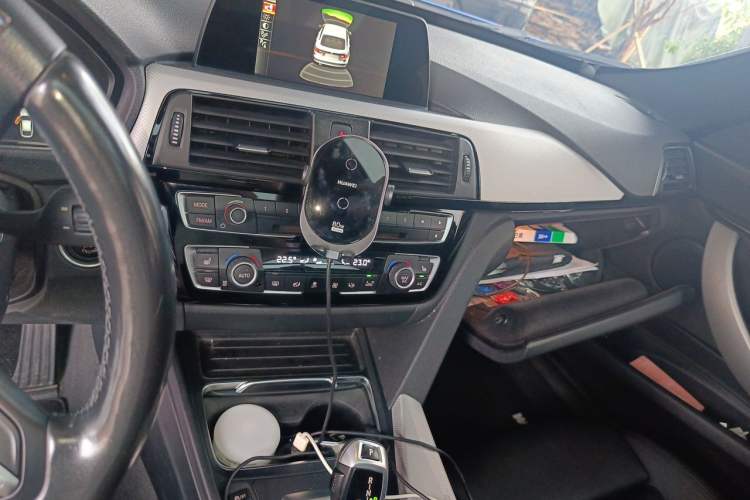 Used BMW 3 Series GT 2017 320i M Sport Audio And AC Panel
