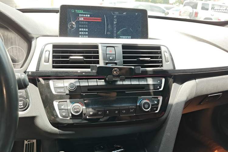 Used BMW 3 Series GT 2017 320i M Sport Audio And AC Panel