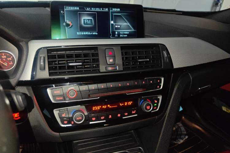 Used BMW 3 Series GT 2017 330i xDrive M Sport Audio And AC Panel