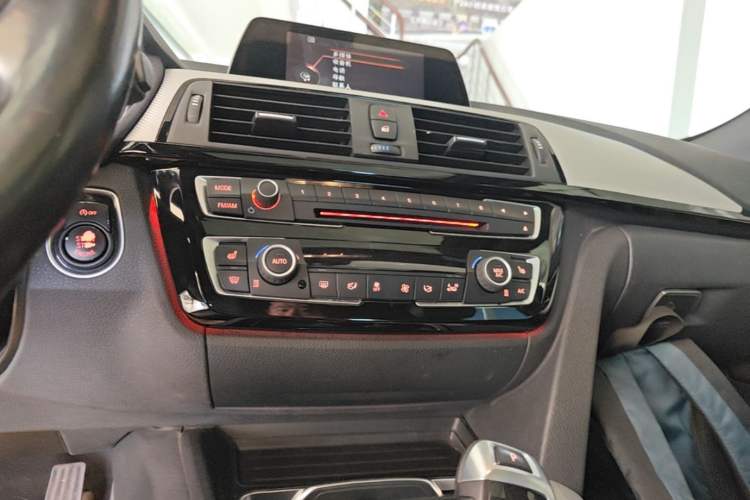 Used BMW 3 Series GT 2017 320i M Sport Audio And AC Panel