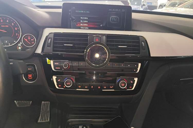 Used BMW 3 Series GT 2017 330i xDrive M Sport Audio And AC Panel