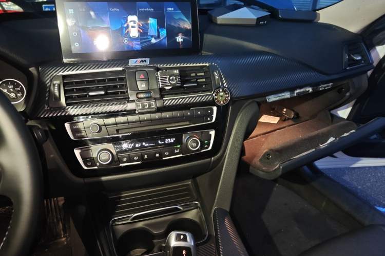 Used BMW 3 Series GT 2017 320i Sport Edition Audio And AC Panel