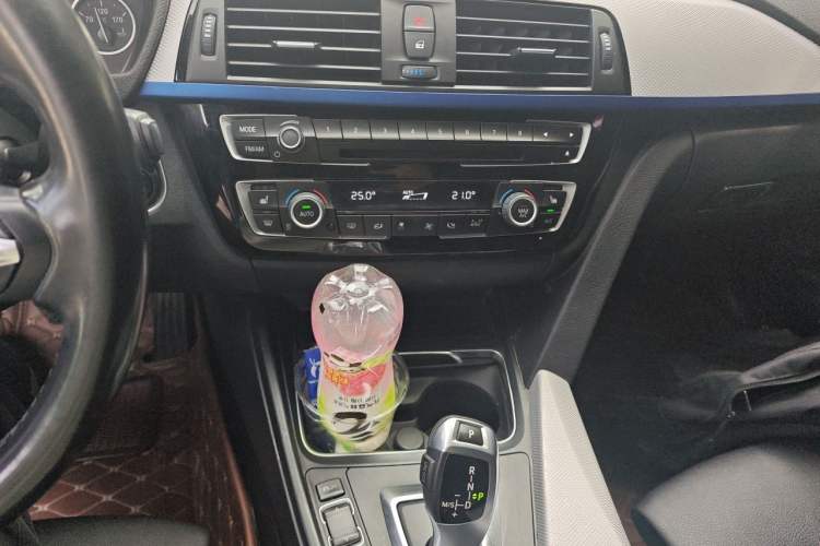 Used BMW 3 Series GT 2017 320i M Sport Audio And AC Panel