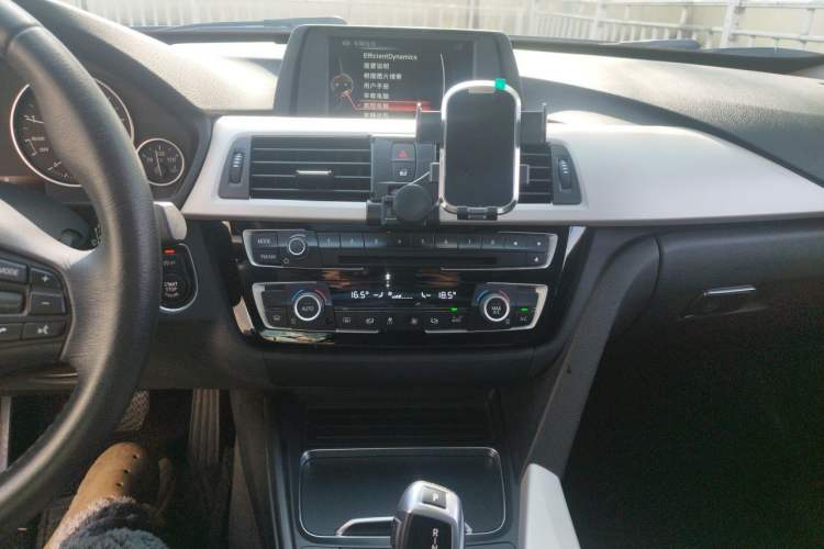 Used BMW 3 Series GT 2017 320i Sport Edition Audio And AC Panel