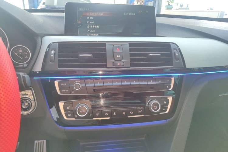 Used BMW 3 Series GT 2017 330i xDrive M Sport Audio And AC Panel
