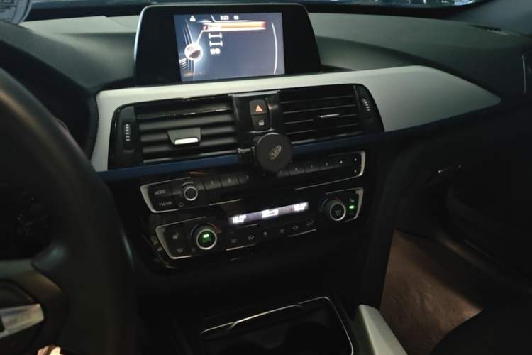 Used BMW 3 Series GT 2017 320i M Sport Audio And AC Panel