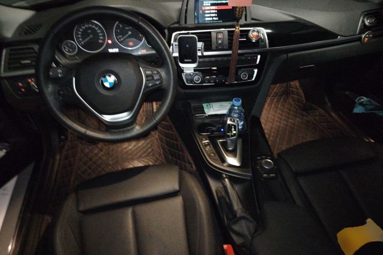 Used BMW 3 Series GT 2017 320i Sport Edition Center Console