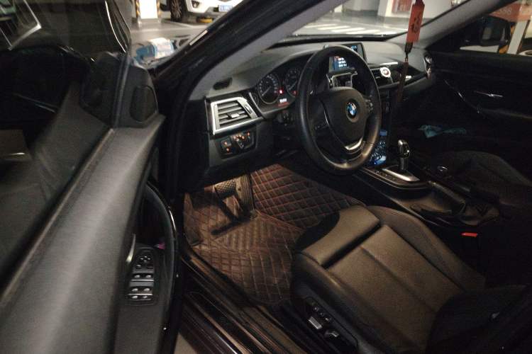 Used BMW 3 Series GT 2017 320i Sport Edition Driver Seat