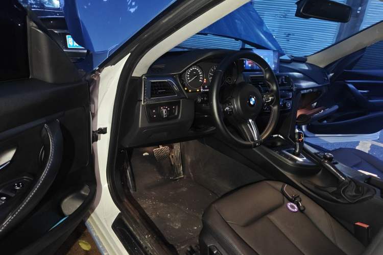 Used BMW 3 Series GT 2017 320i Sport Edition Driver Seat