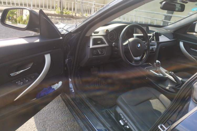 Used BMW 3 Series GT 2017 320i Sport Edition Driver Seat