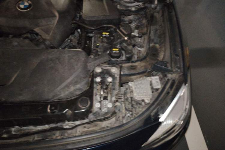 Used BMW 3 Series GT 2017 320i Sport Edition Engine Bay Left