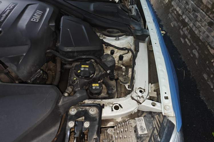 Used BMW 3 Series GT 2017 320i Sport Edition Engine Bay Left
