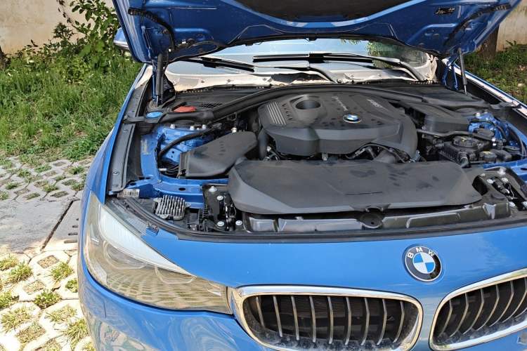 Used BMW 3 Series GT 2017 320i M Sport Engine Bay Right