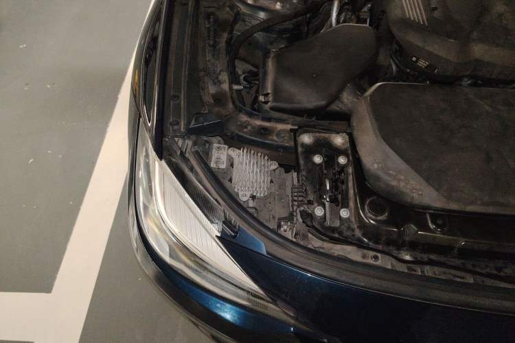 Used BMW 3 Series GT 2017 320i Sport Edition Engine Bay Right