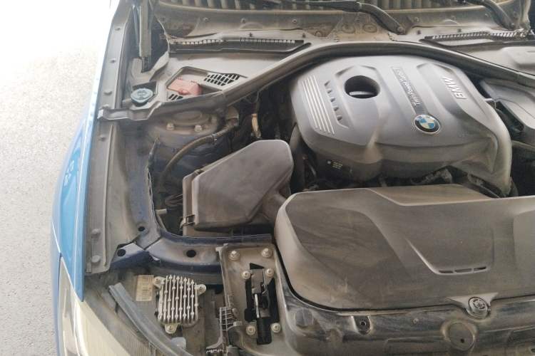 Used BMW 3 Series GT 2017 330i xDrive M Sport Engine Bay Right